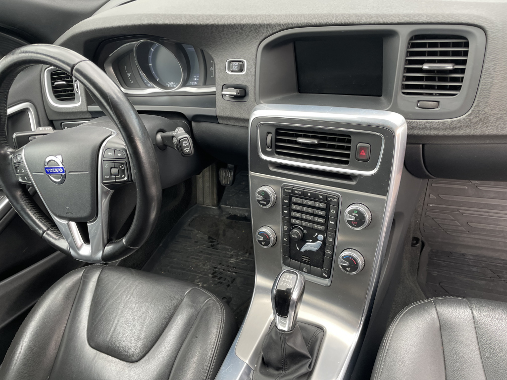 VOLVO V60 13