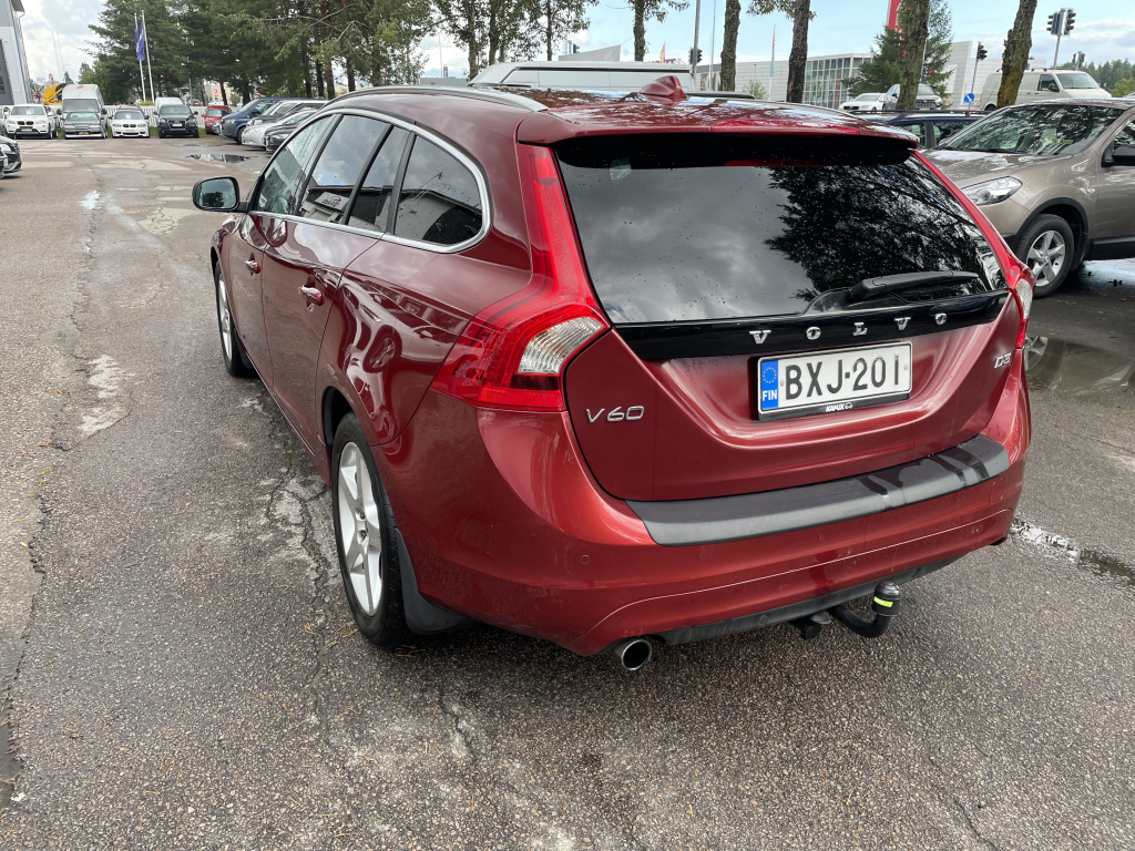 VOLVO V60 4