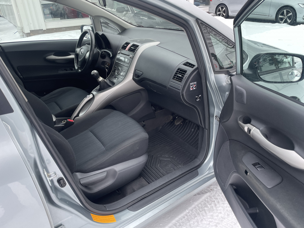 TOYOTA Auris 10