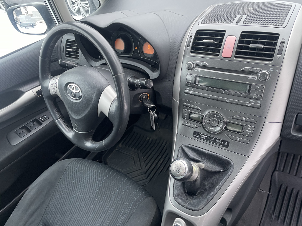 TOYOTA Auris 11