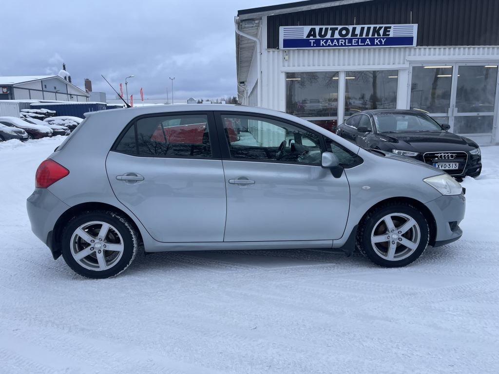 TOYOTA Auris 2