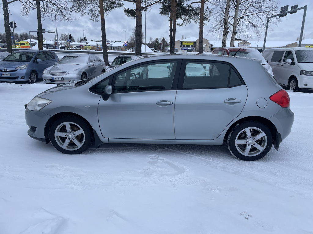 TOYOTA Auris 4