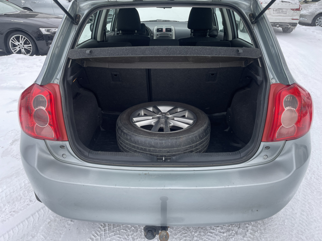 TOYOTA Auris 7
