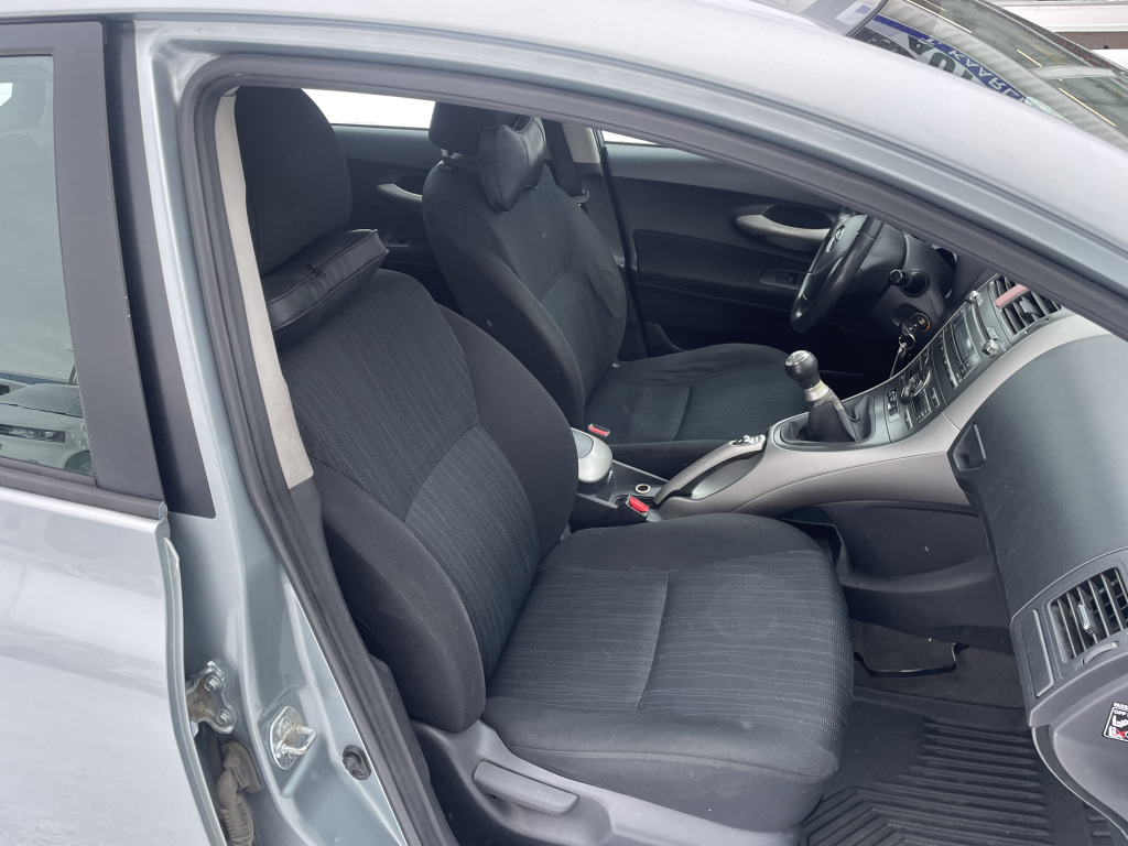 TOYOTA Auris 9