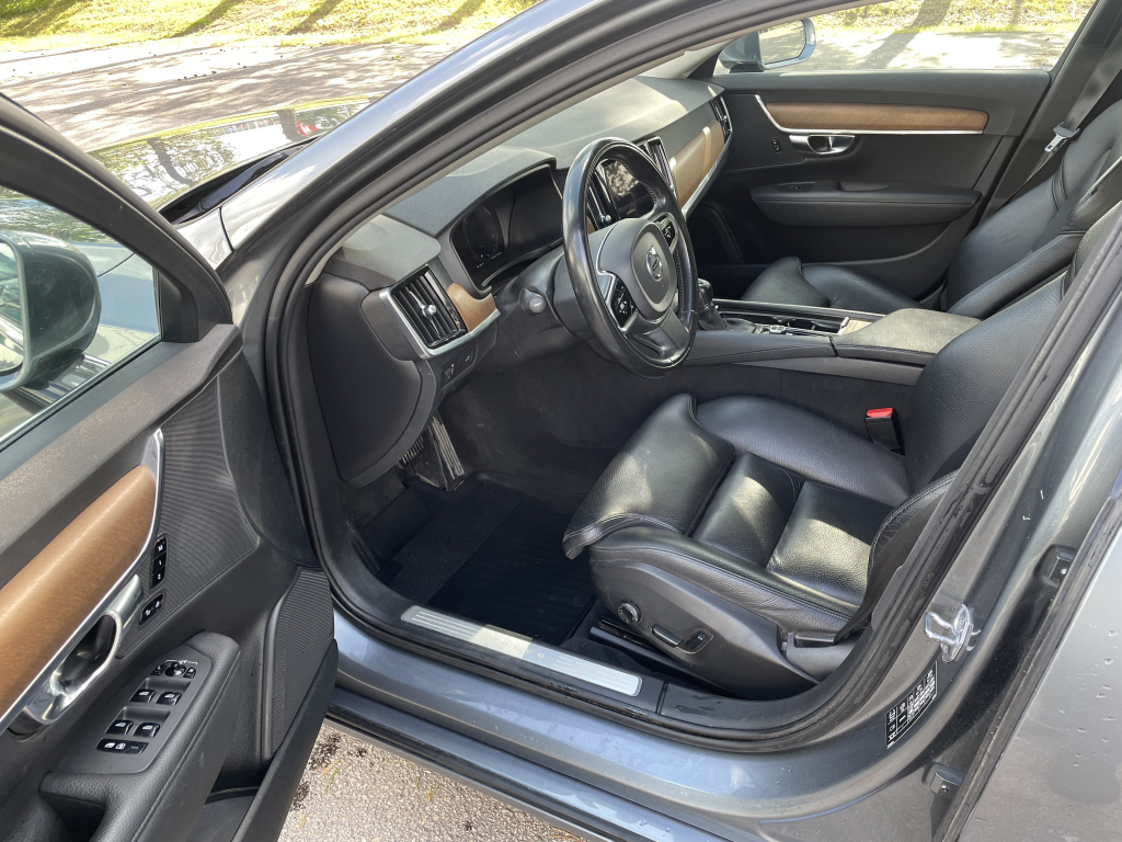 VOLVO S90 7