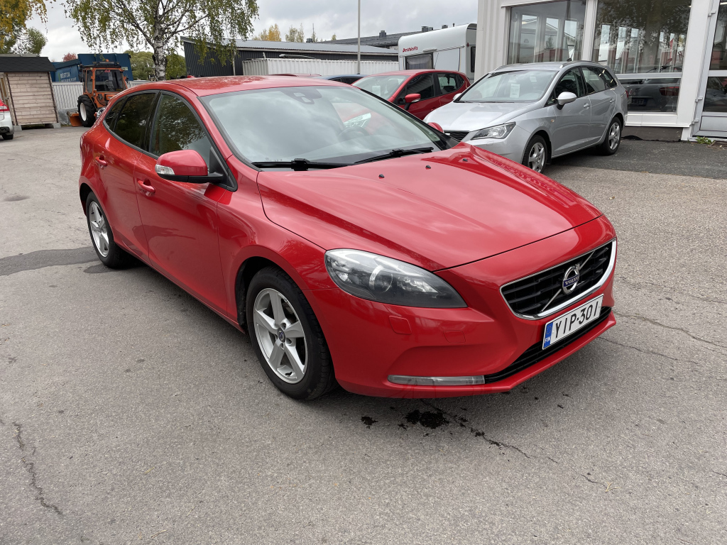VOLVO V40 1