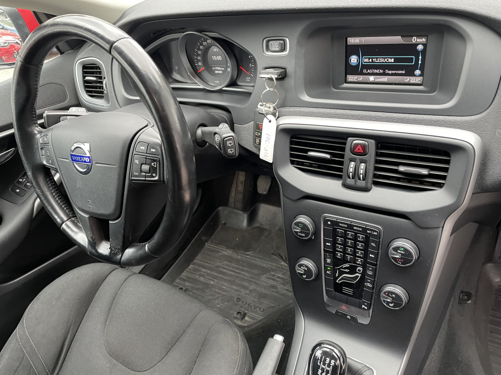VOLVO V40 10