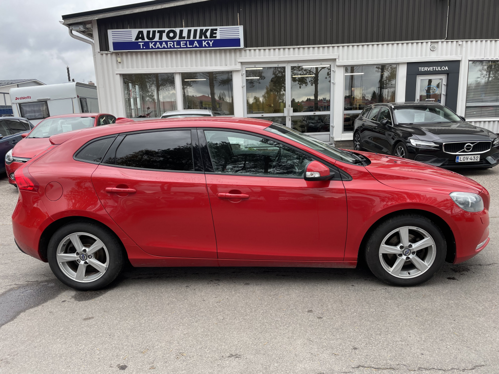 VOLVO V40 2