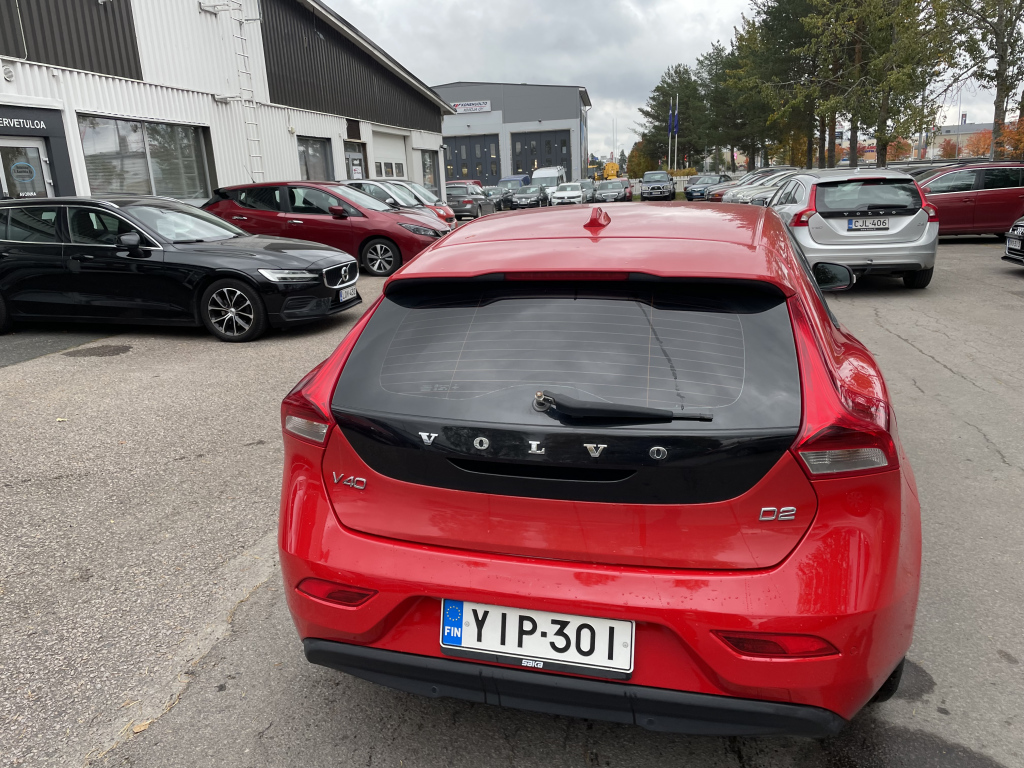 VOLVO V40 3