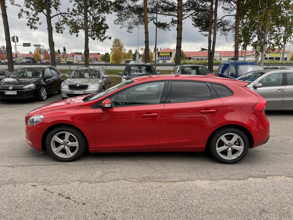 VOLVO V40 4
