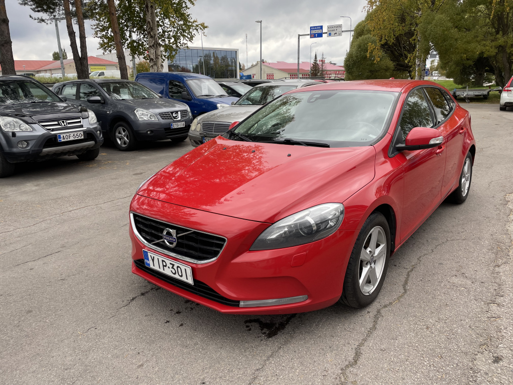 VOLVO V40 5