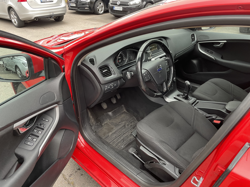 VOLVO V40 6