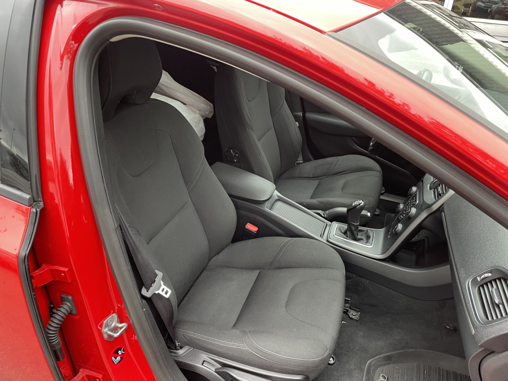VOLVO V40 8