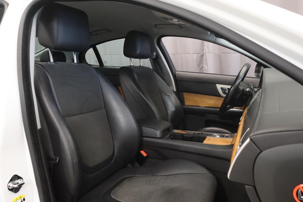 JAGUAR XF 12