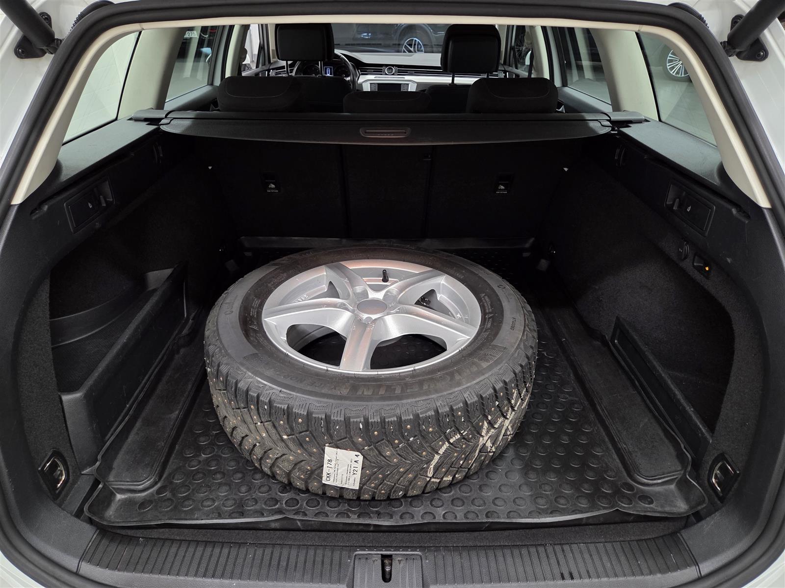 VOLKSWAGEN PASSAT 2016