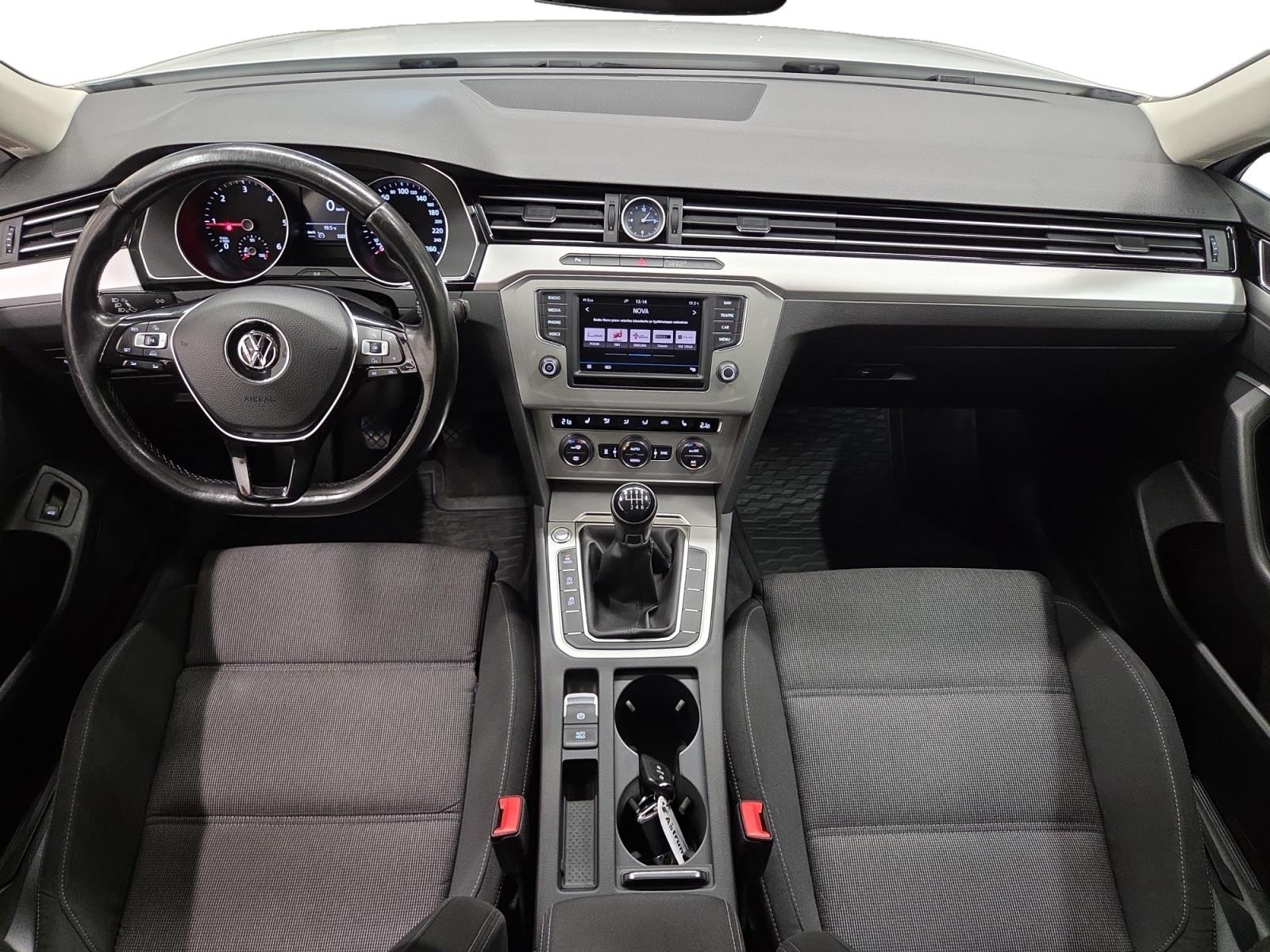 VOLKSWAGEN PASSAT 2016