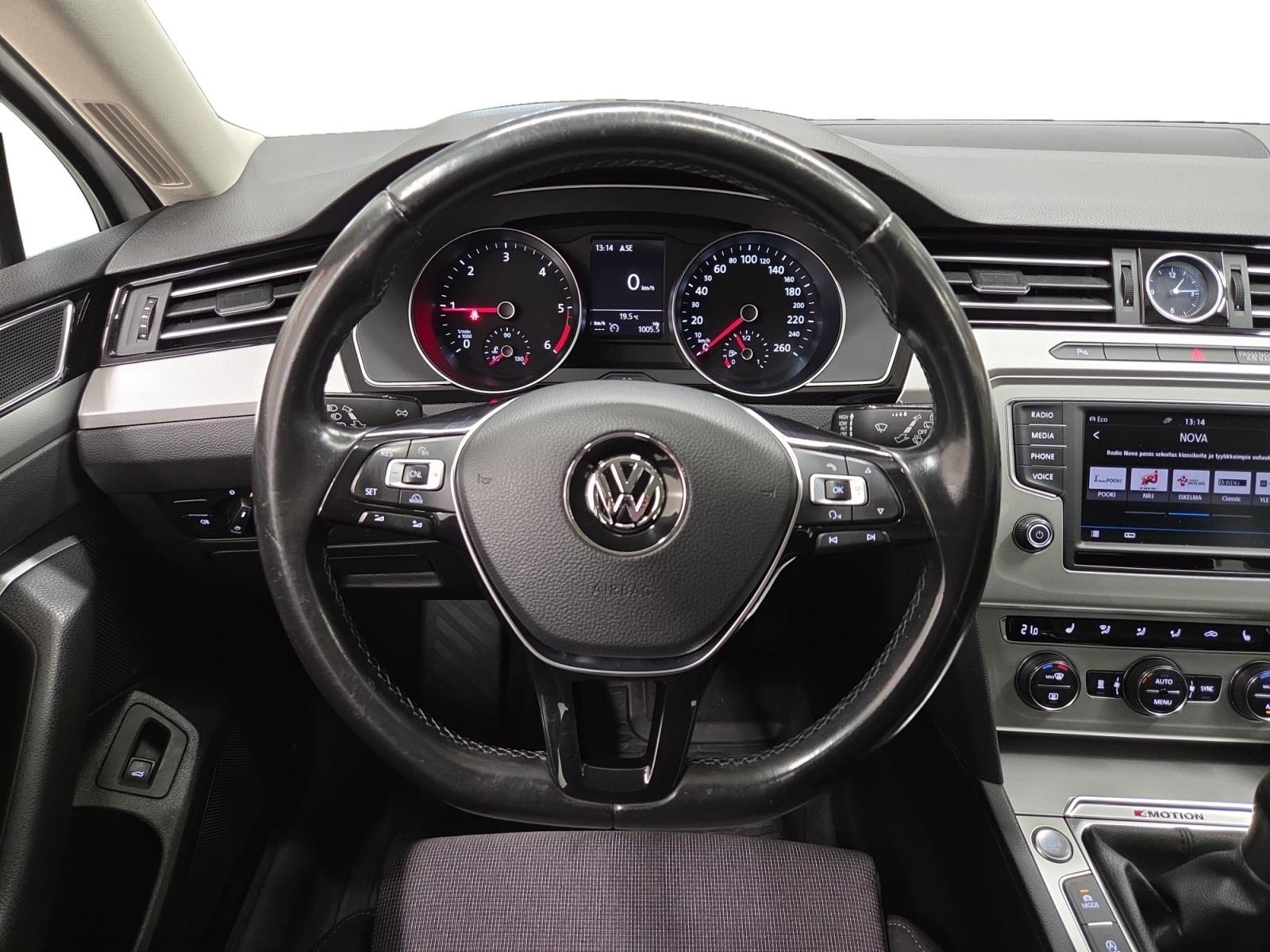 VOLKSWAGEN PASSAT 2016