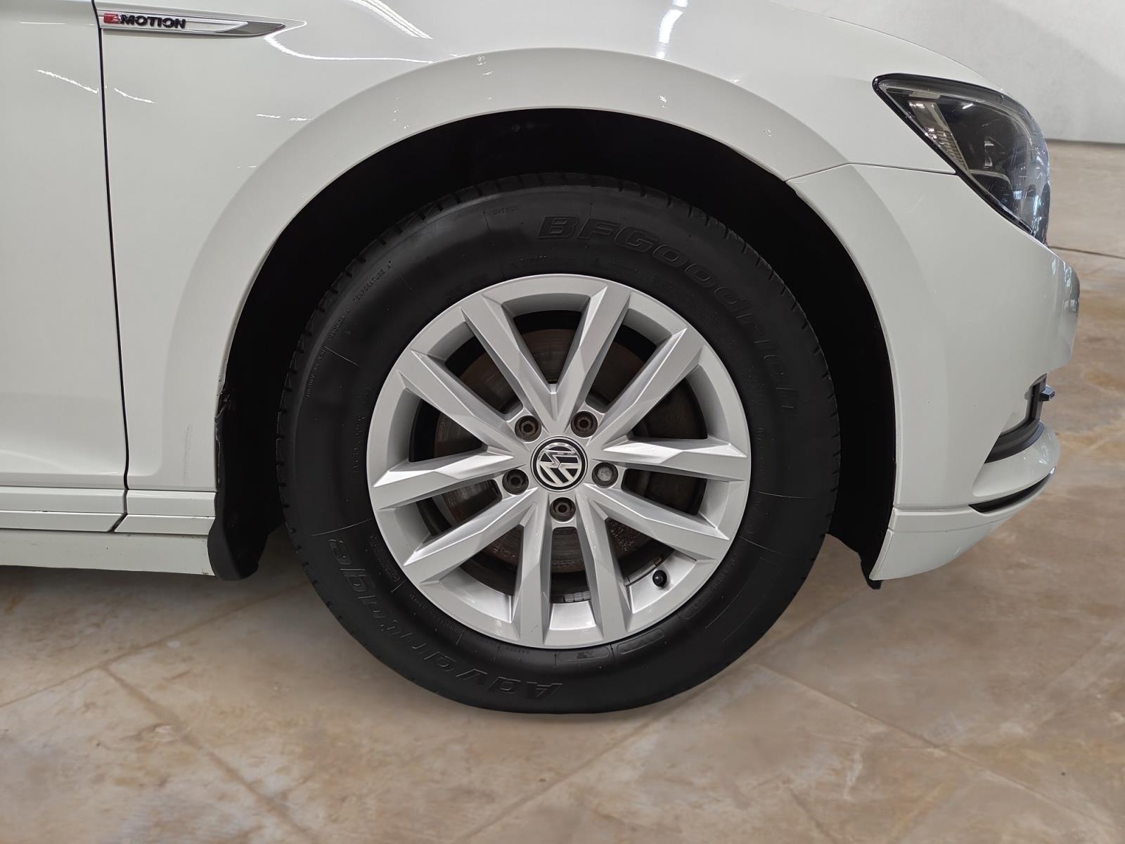 VOLKSWAGEN PASSAT 2016