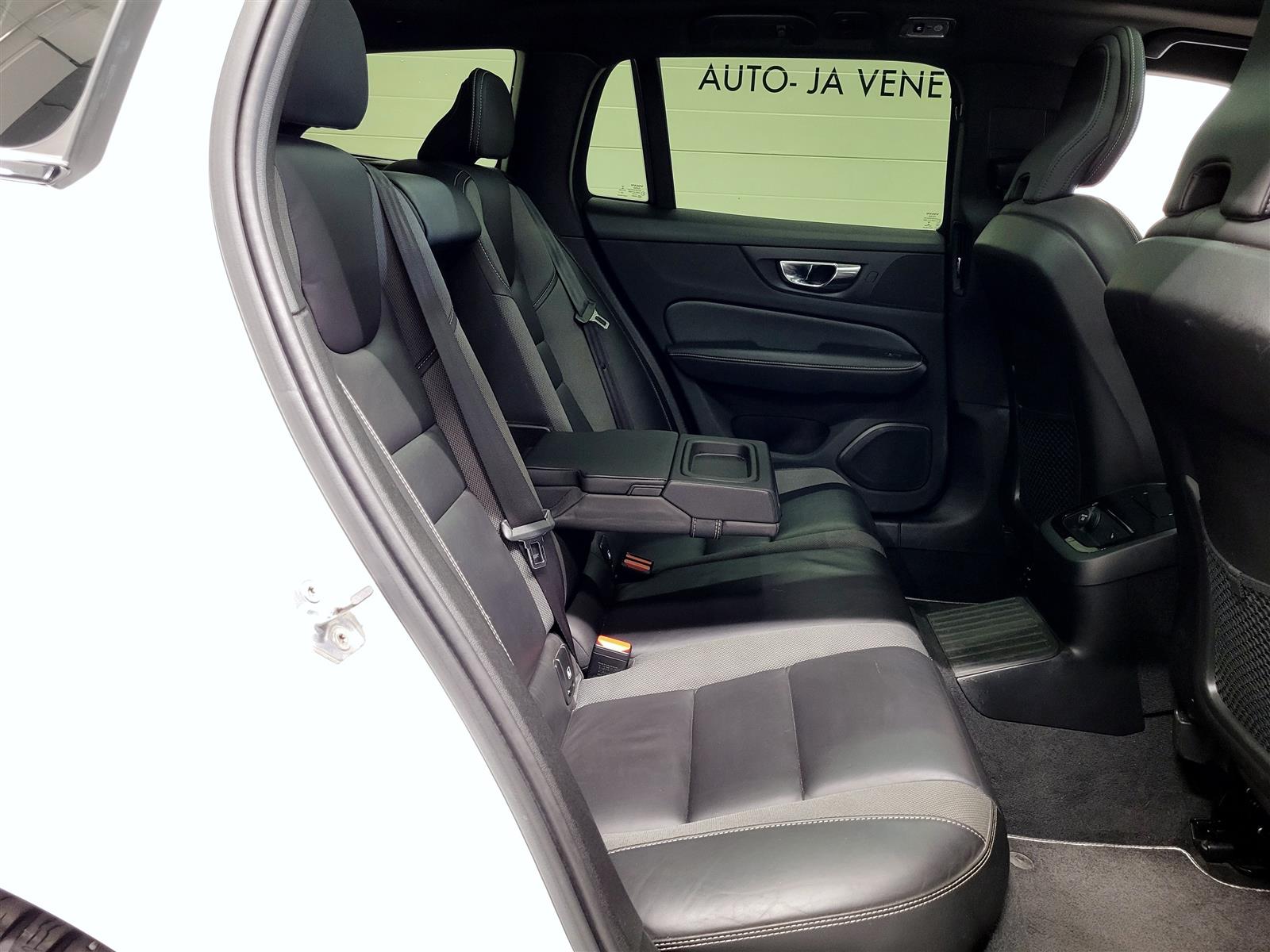 VOLVO V60 2019