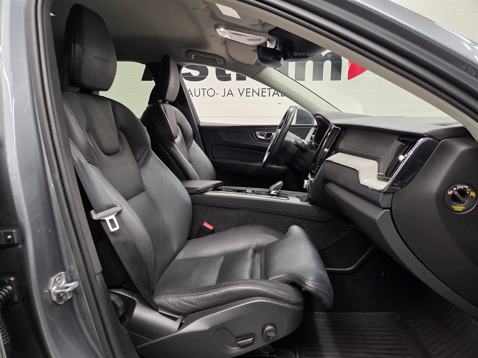 VOLVO XC60 2020