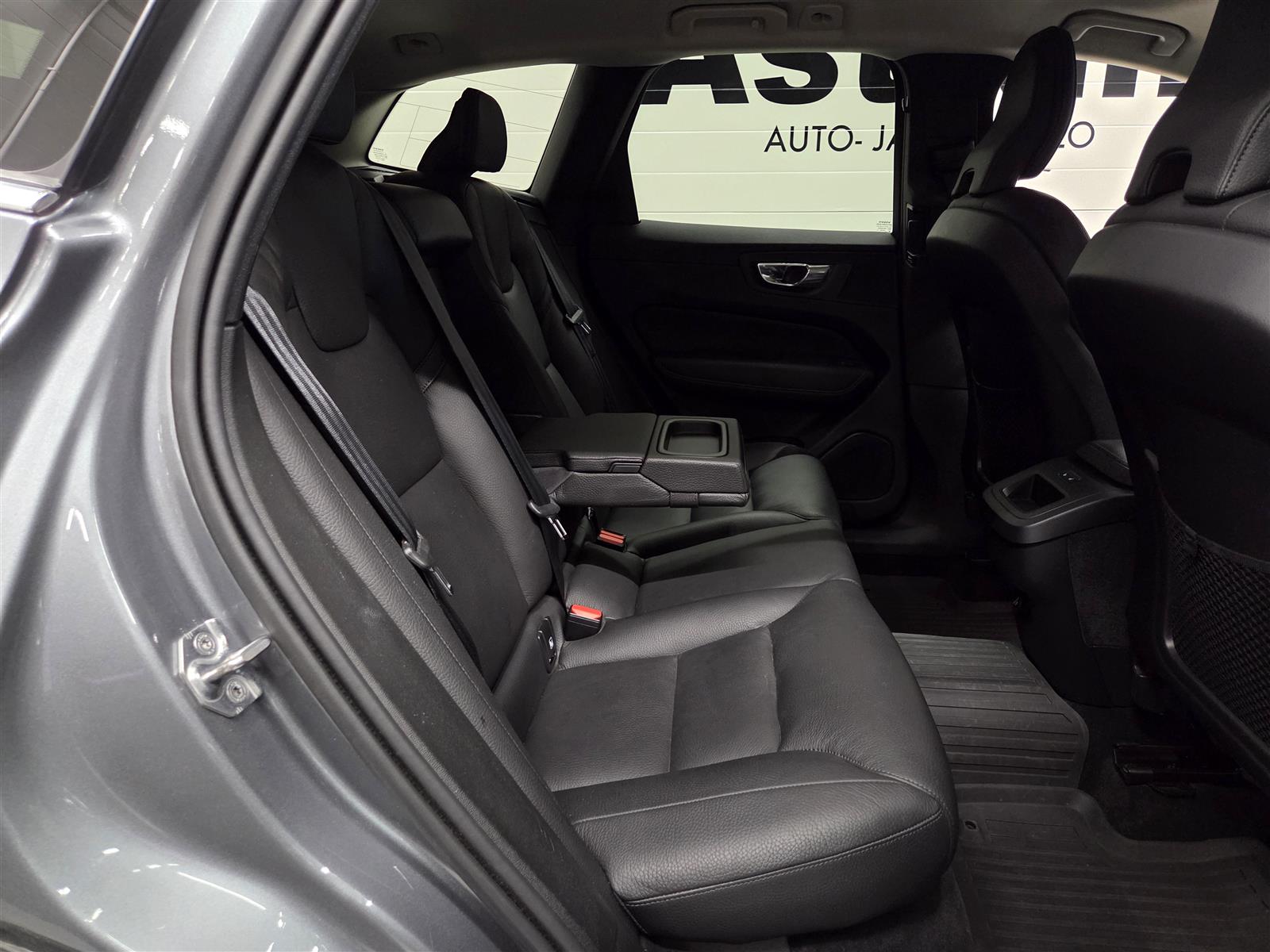 VOLVO XC60 2020