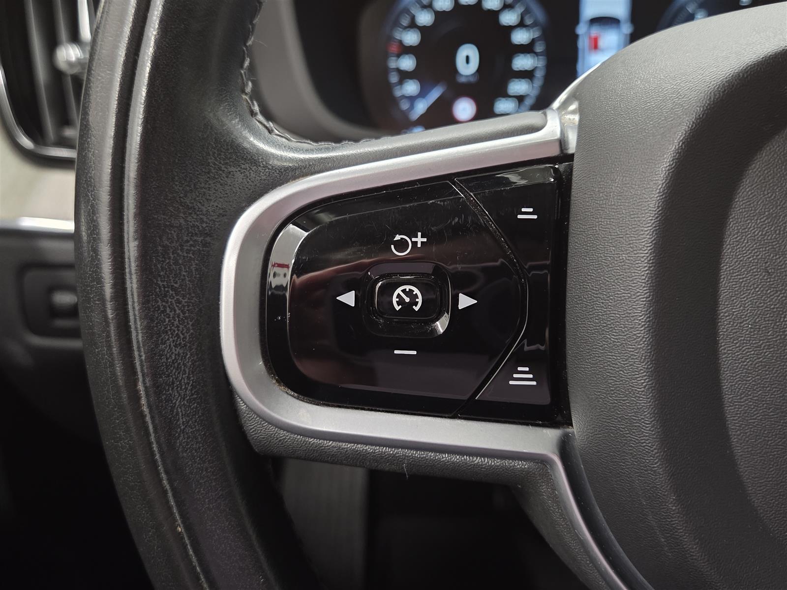 VOLVO XC60 2020