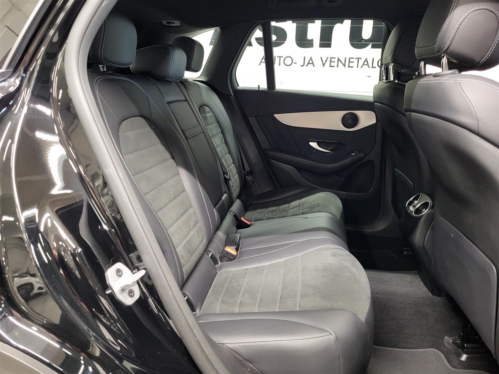 MERCEDES-BENZ GLC 2022