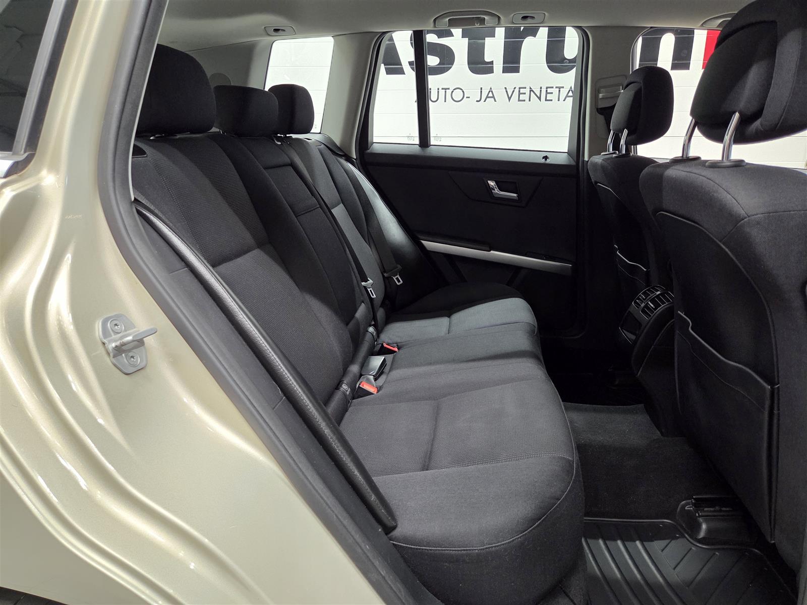 MERCEDES-BENZ GLK 2011