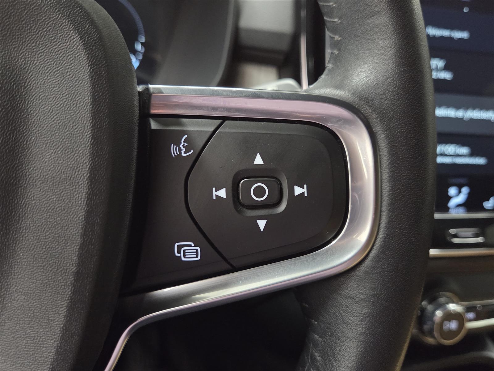 VOLVO XC40 2021