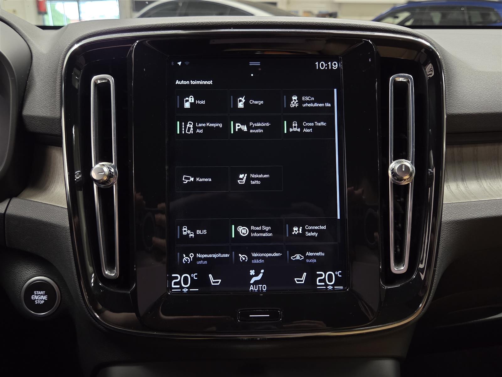 VOLVO XC40 2021