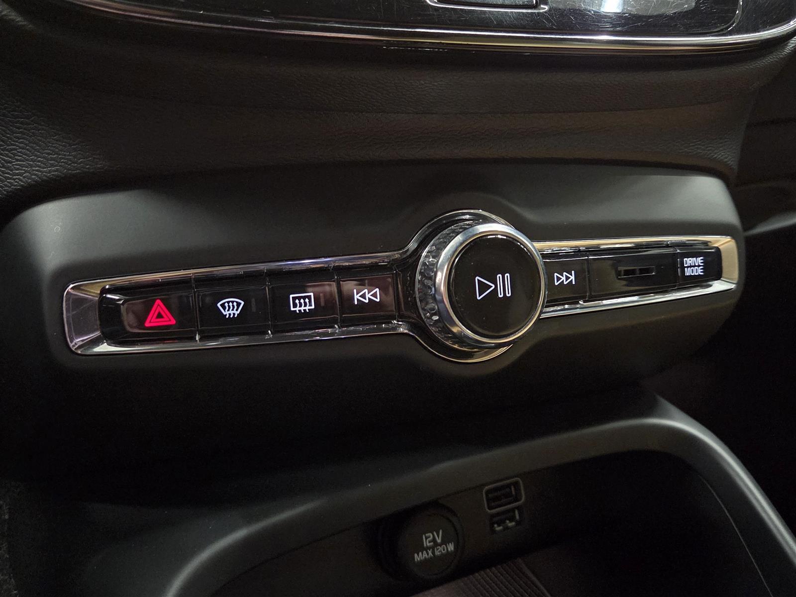 VOLVO XC40 2021