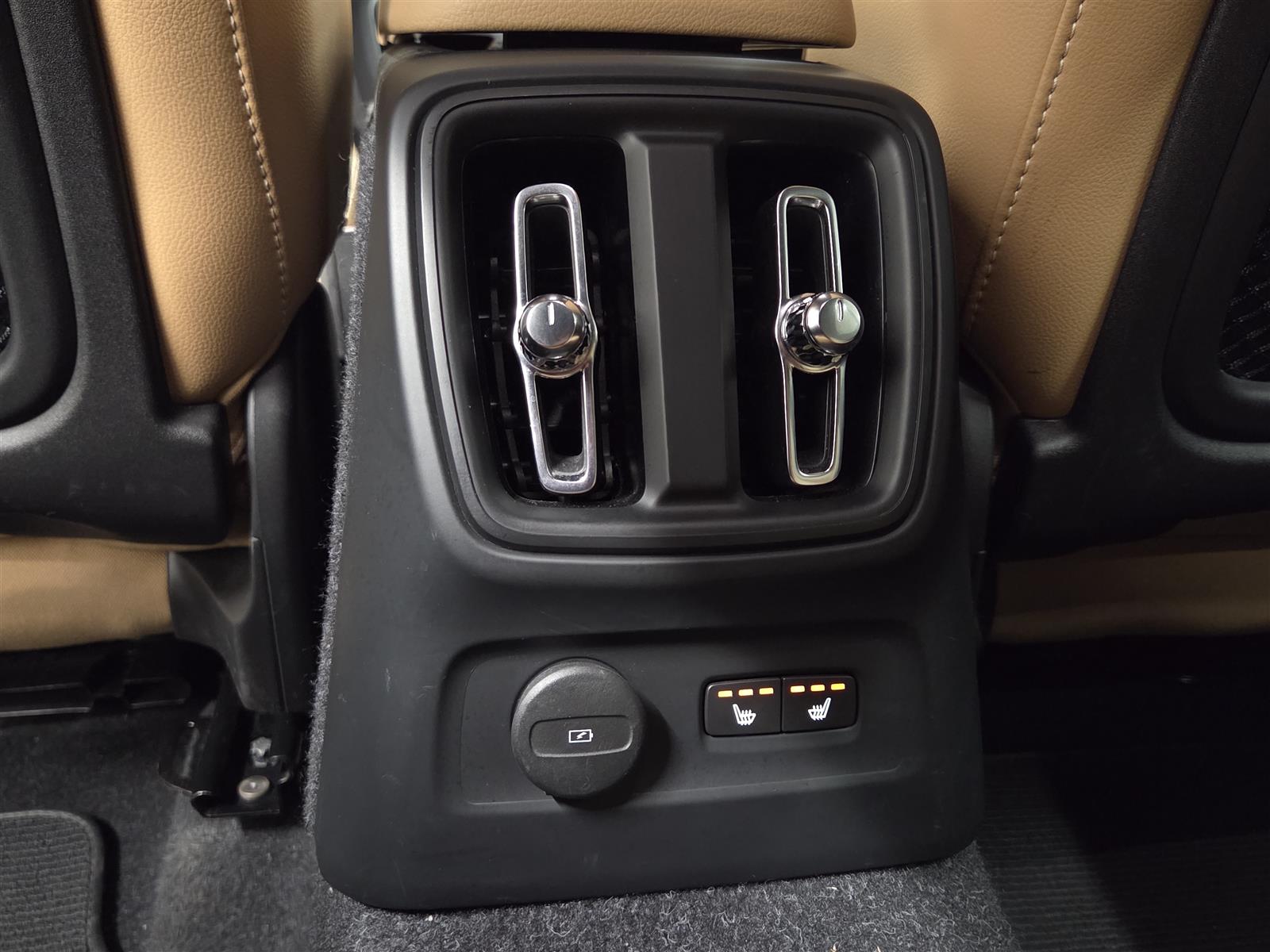 VOLVO XC40 2021