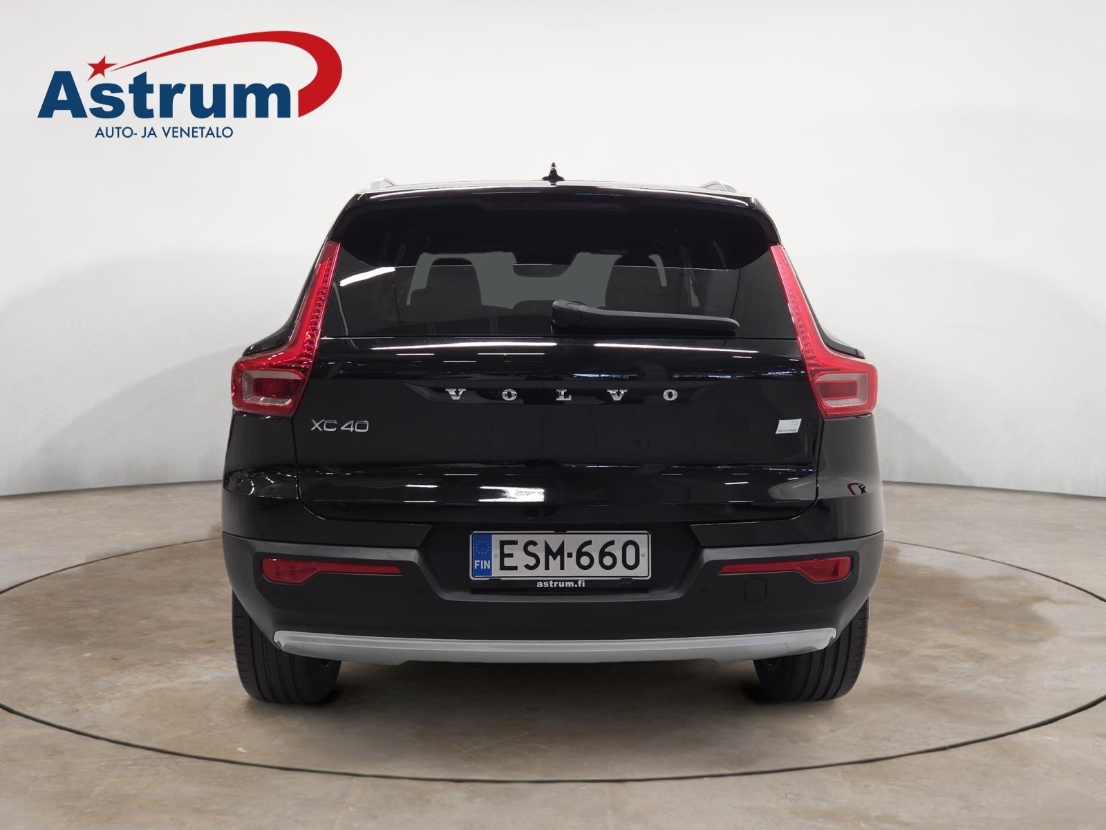 VOLVO XC40 2021