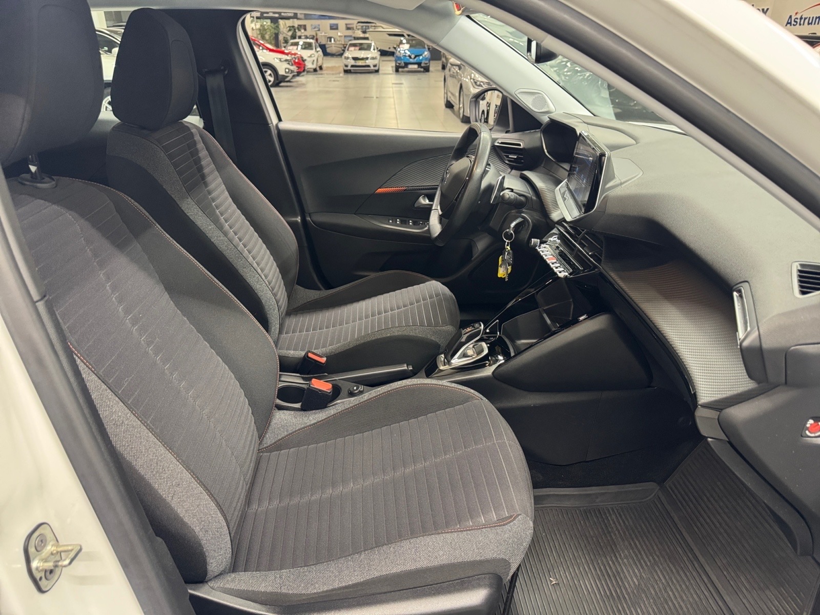PEUGEOT 2008 2021