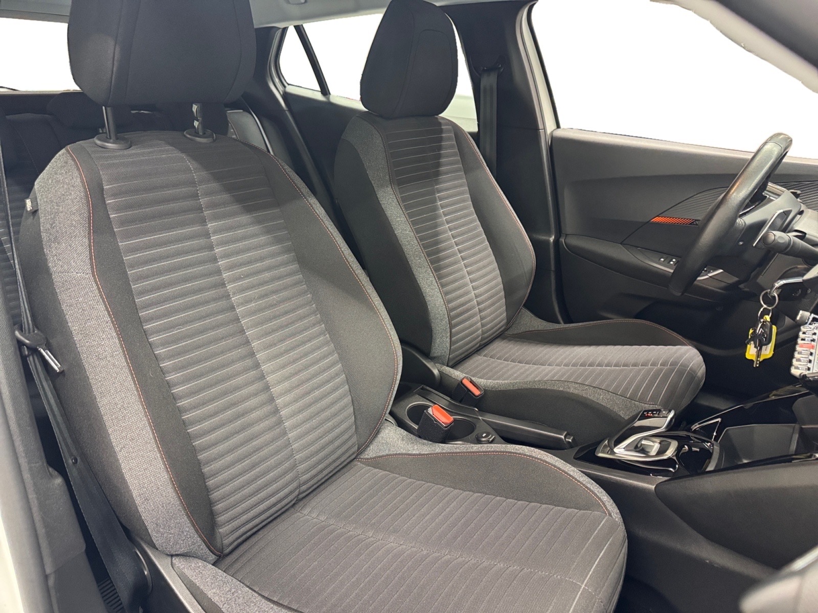 PEUGEOT 2008 2021