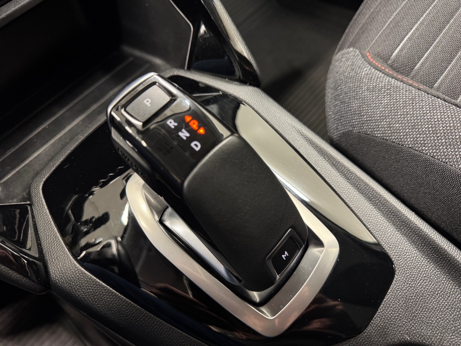 PEUGEOT 2008 2021