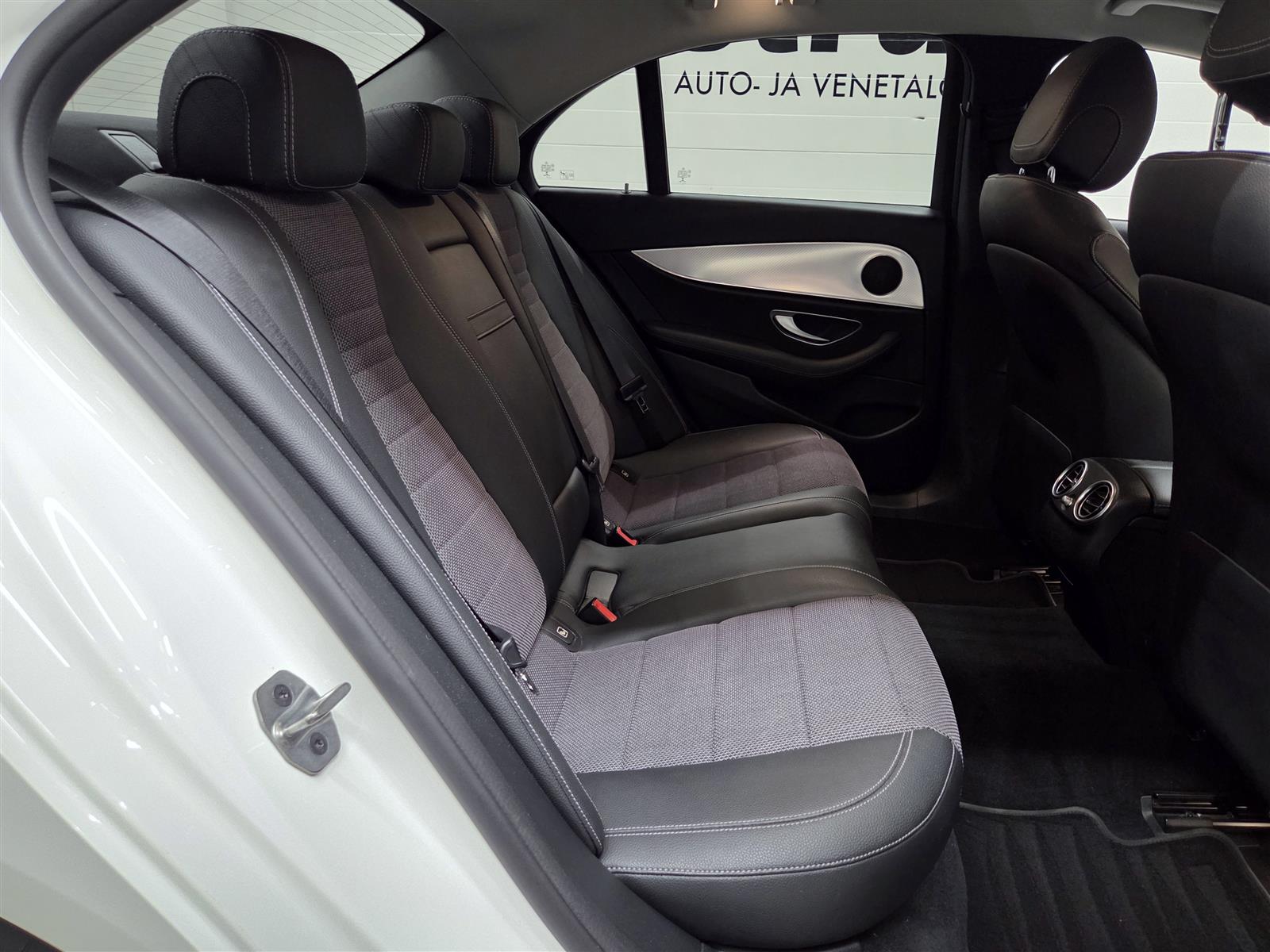 MERCEDES-BENZ E 2019