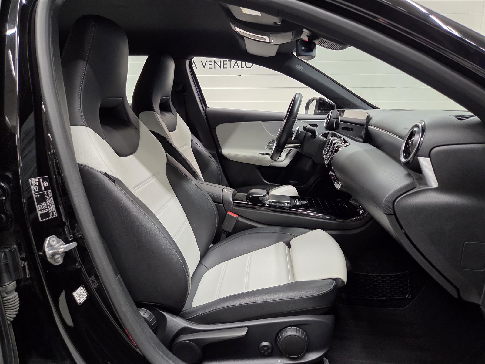 MERCEDES-BENZ A 2020