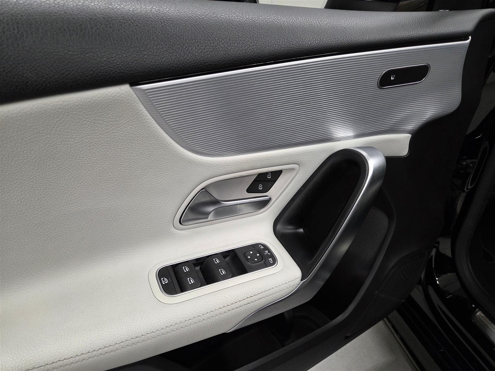MERCEDES-BENZ A 2020
