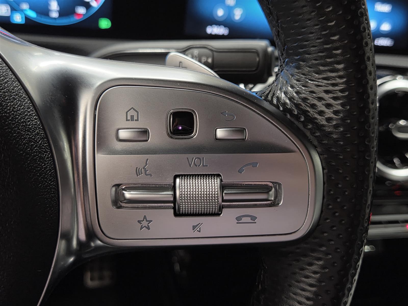 MERCEDES-BENZ A 2020