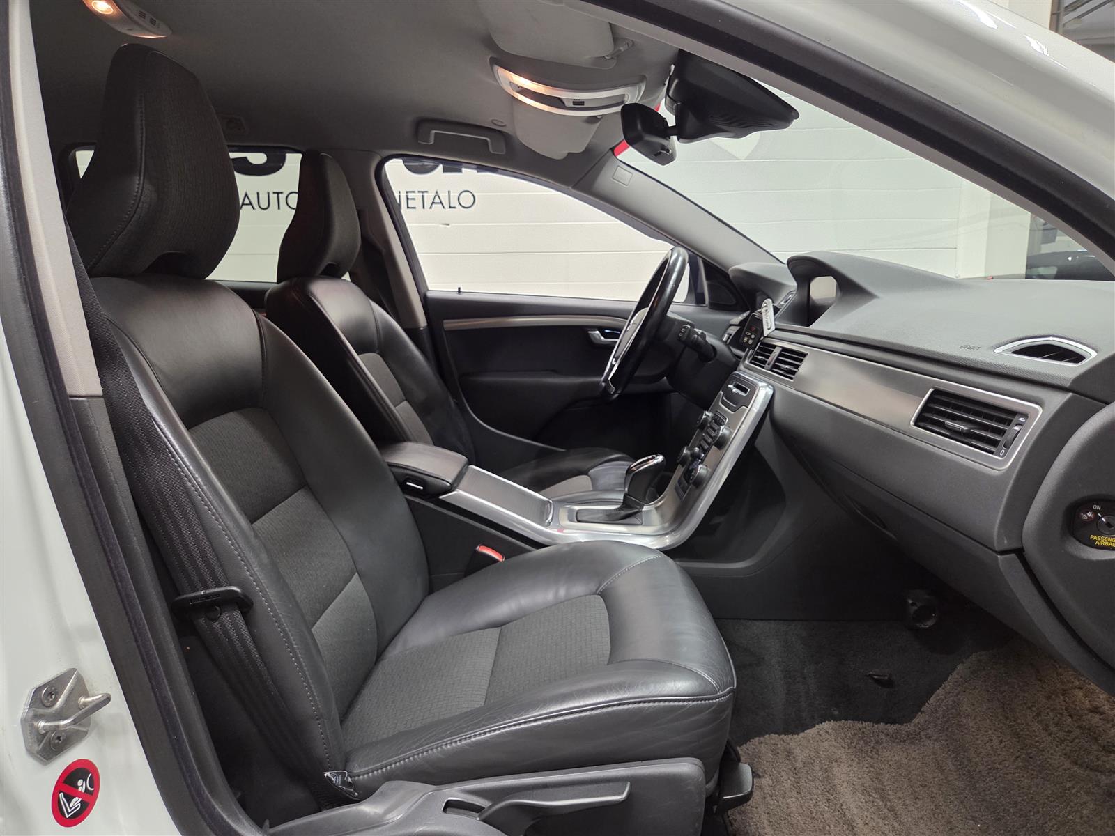 VOLVO V70 2014