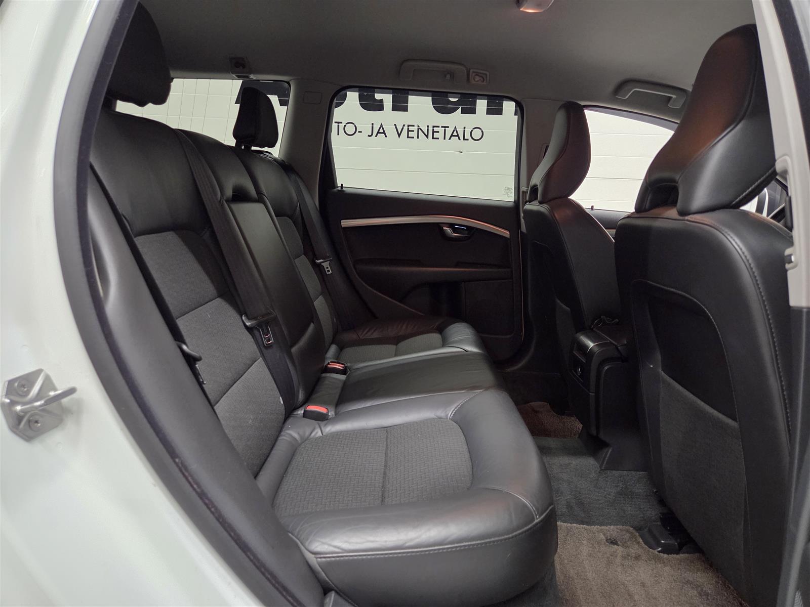 VOLVO V70 2014