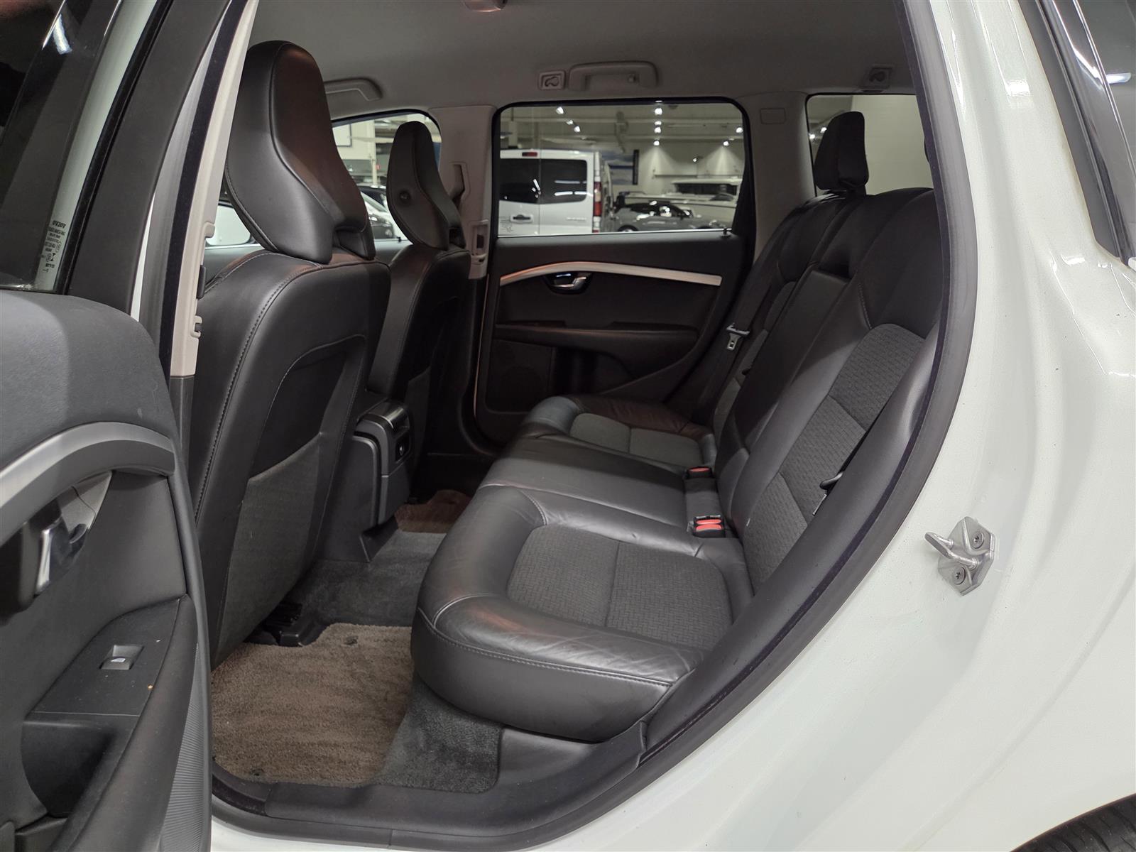 VOLVO V70 2014
