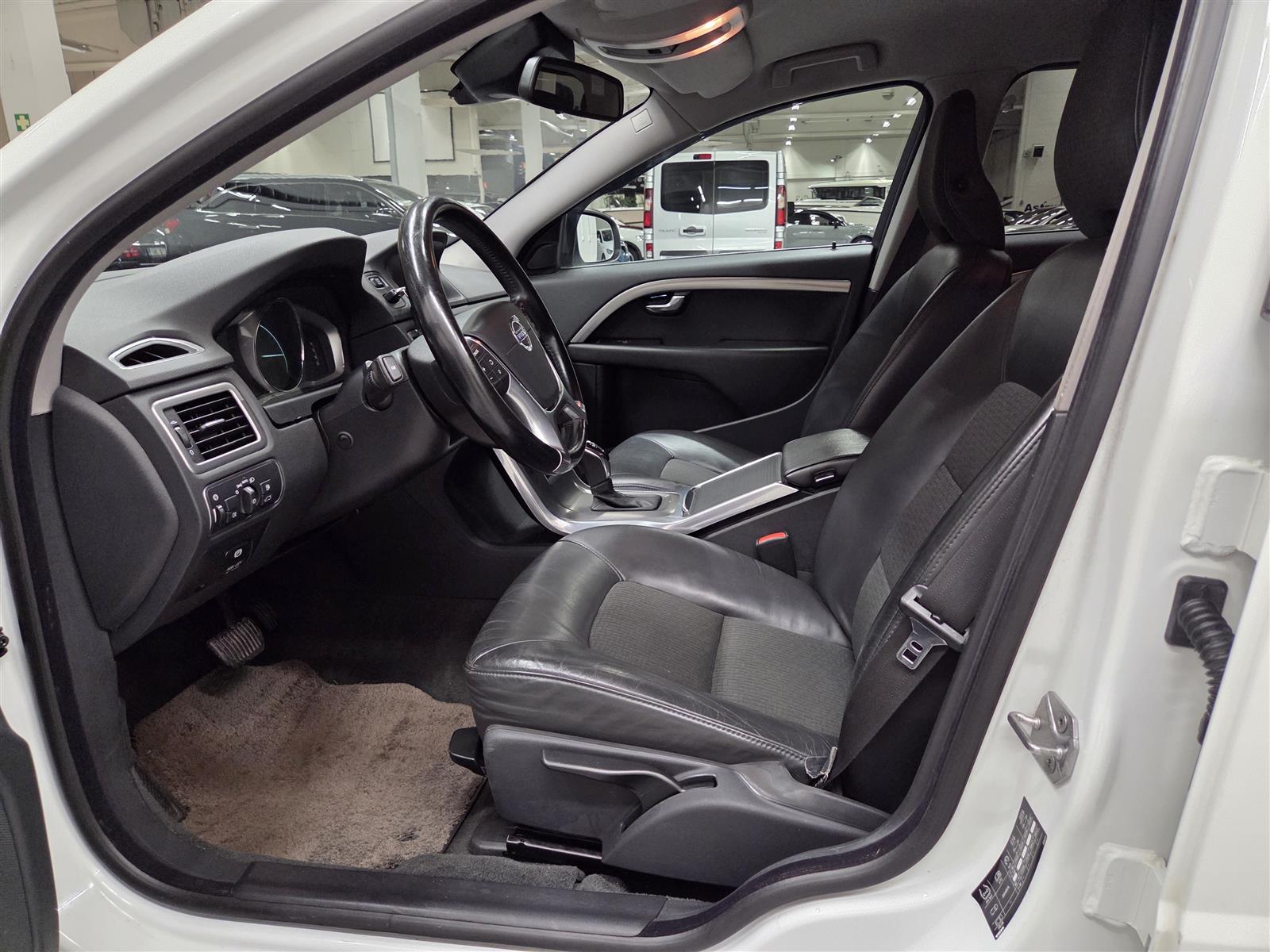 VOLVO V70 2014