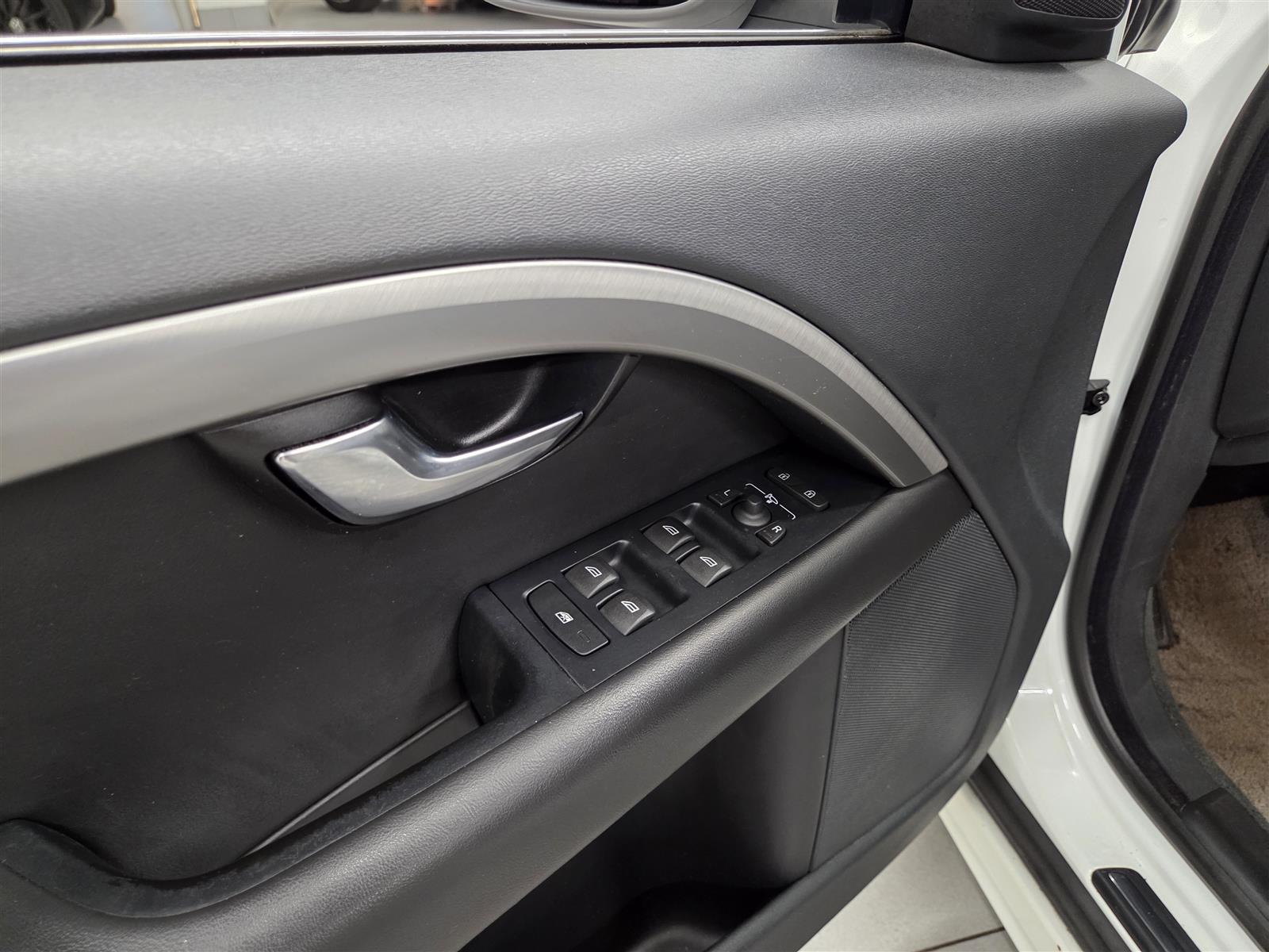 VOLVO V70 2014