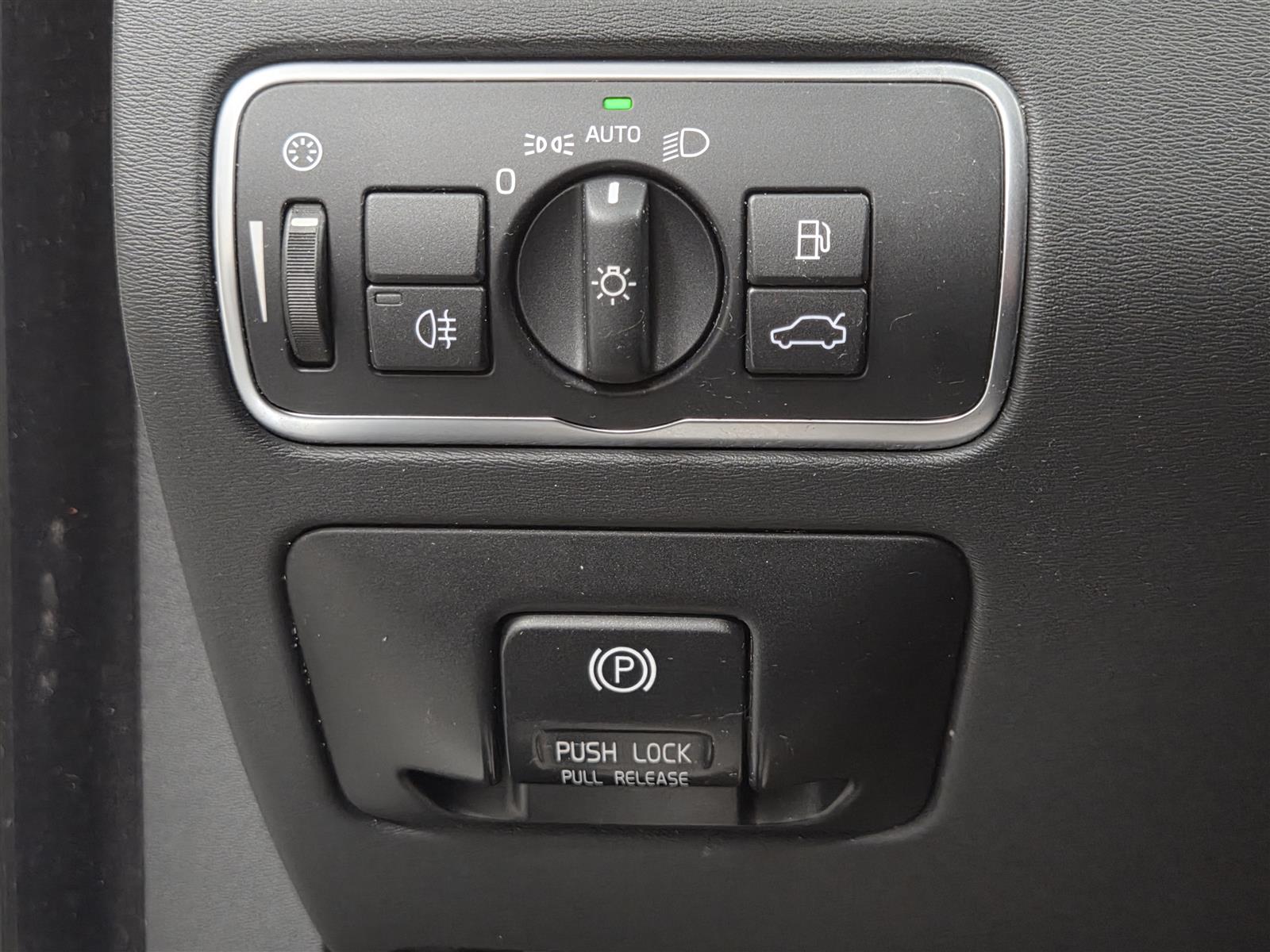 VOLVO V70 2014