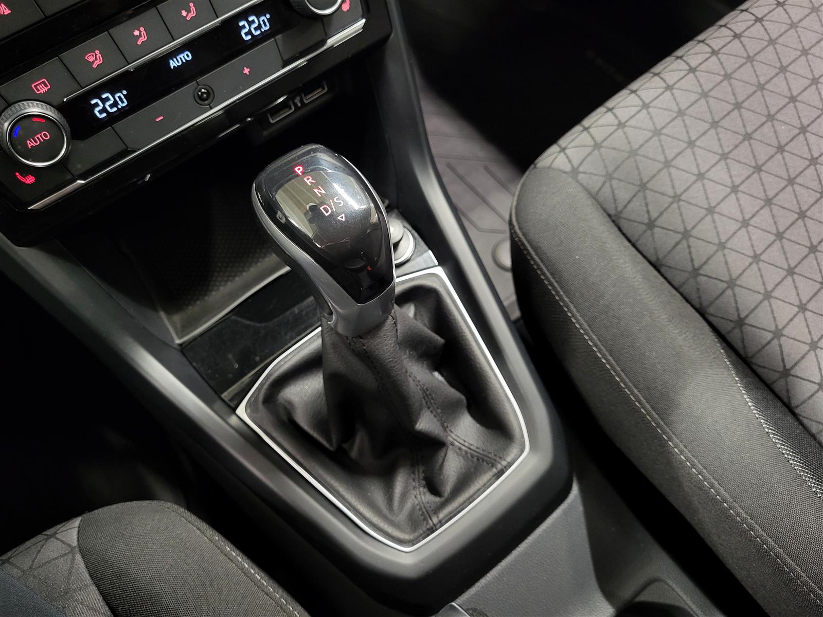 VOLKSWAGEN T-Cross 2019