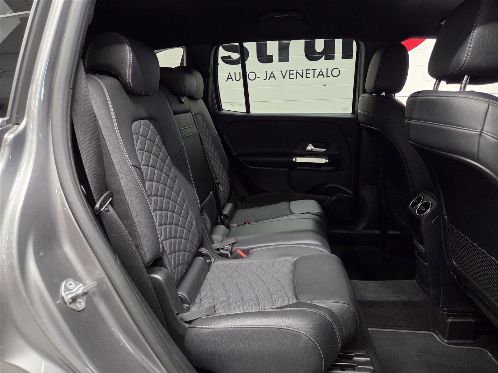 MERCEDES-BENZ GLB 2021