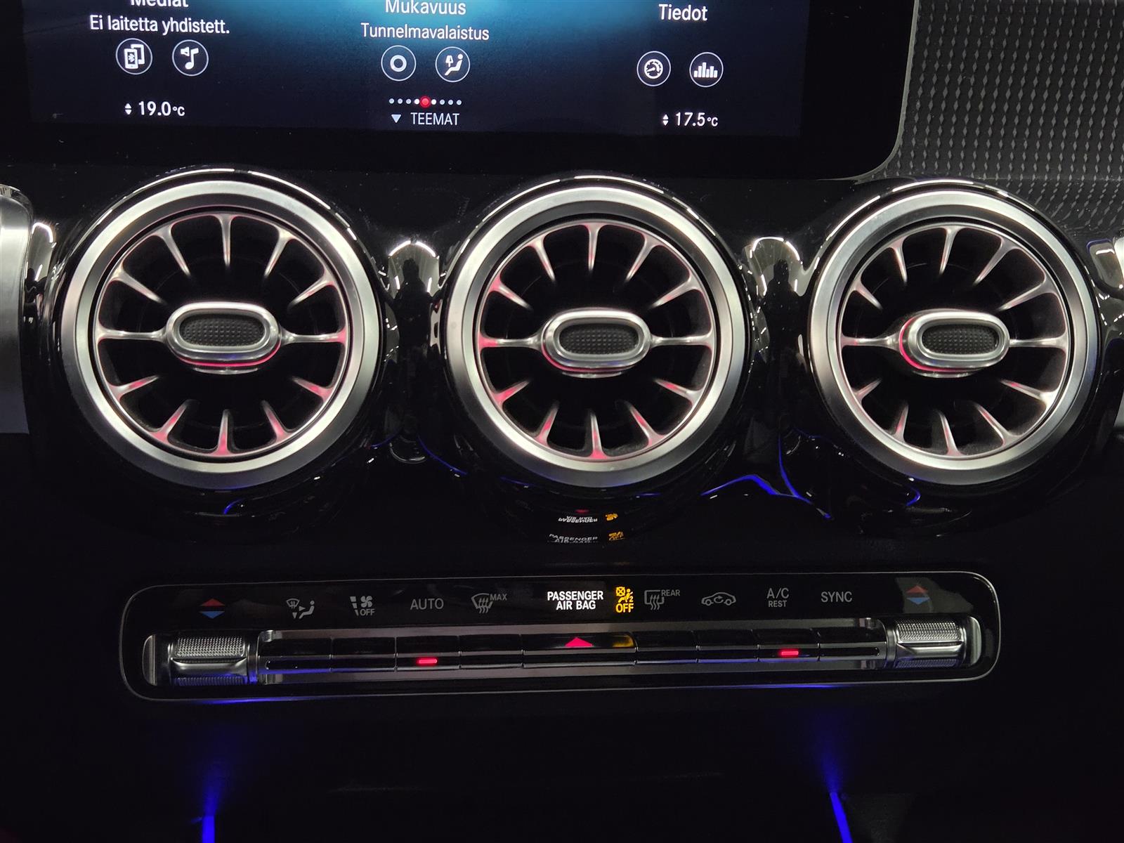 MERCEDES-BENZ GLB 2021