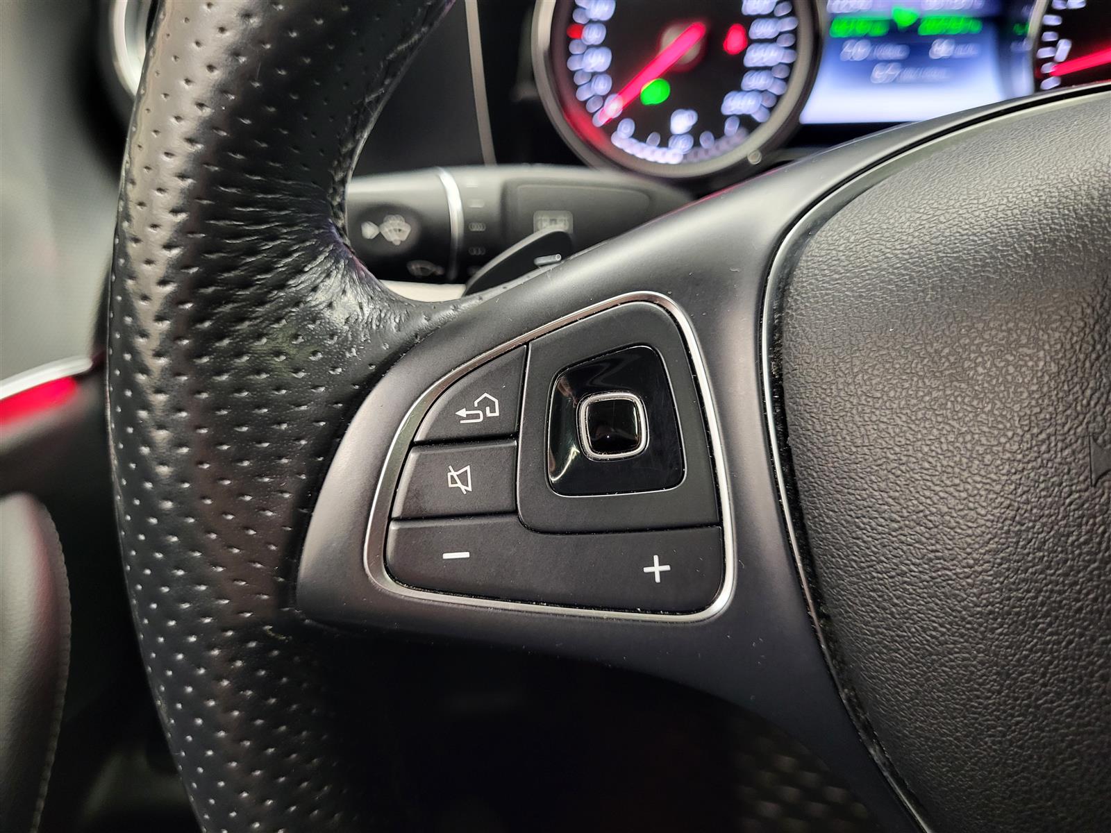 MERCEDES-BENZ E 2018